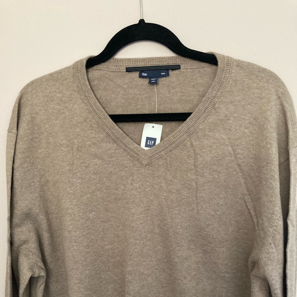 Gap sweater